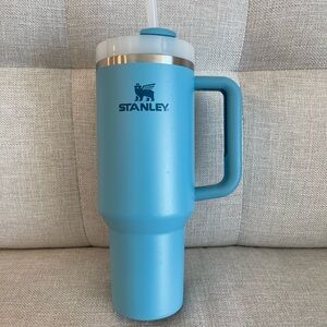 STANLEY H2.0 Flowstate Quencher Tumbler in Pool (Blue)